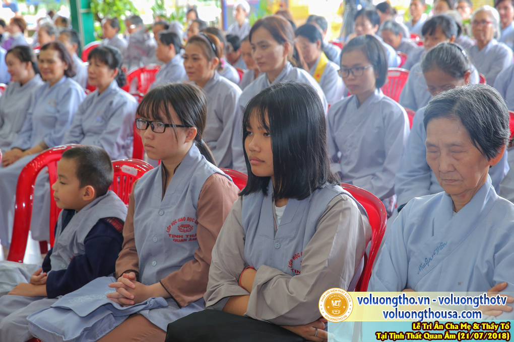 hinh-anh-le-tri-an-ong-ba-cha-me-va-su-truong-ngay-21-7-2018-chua-quan-the-am-duc-trong-lam-dong-100.jpg