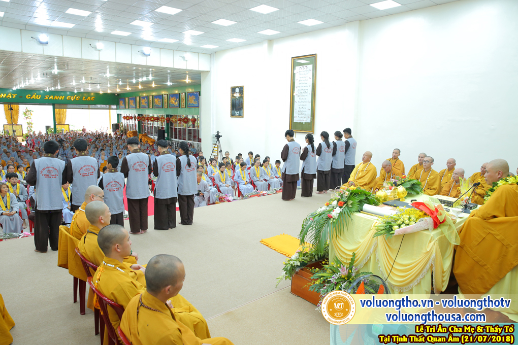 hinh-anh-le-tri-an-ong-ba-cha-me-va-su-truong-ngay-21-7-2018-chua-quan-the-am-duc-trong-lam-dong-101.jpg
