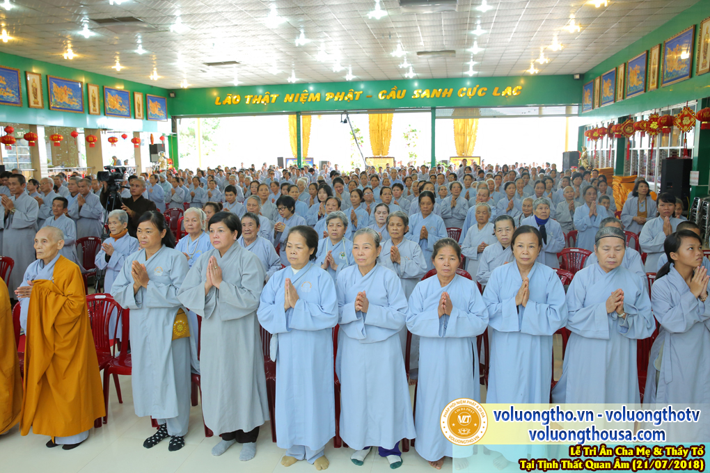 hinh-anh-le-tri-an-ong-ba-cha-me-va-su-truong-ngay-21-7-2018-chua-quan-the-am-duc-trong-lam-dong-102.jpg