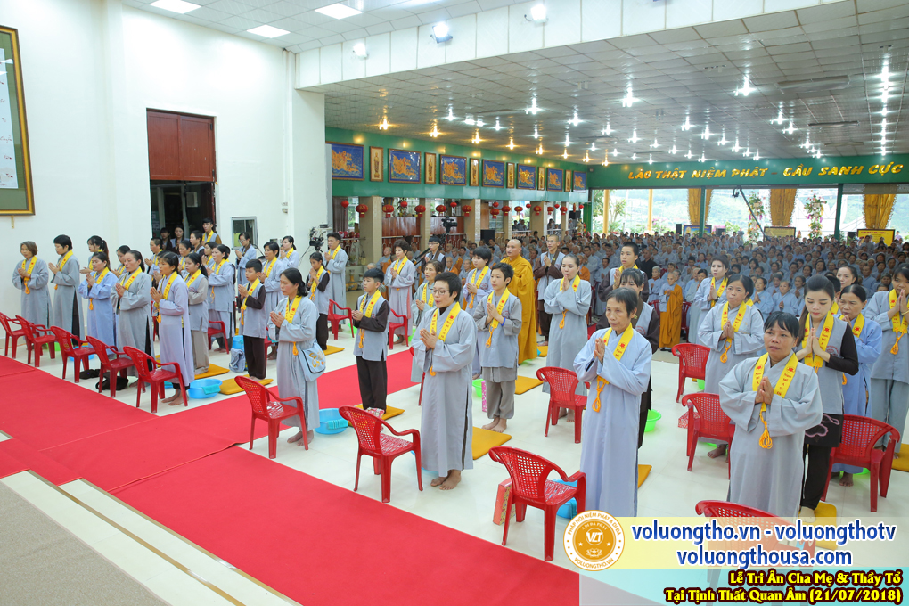 hinh-anh-le-tri-an-ong-ba-cha-me-va-su-truong-ngay-21-7-2018-chua-quan-the-am-duc-trong-lam-dong-14.jpg