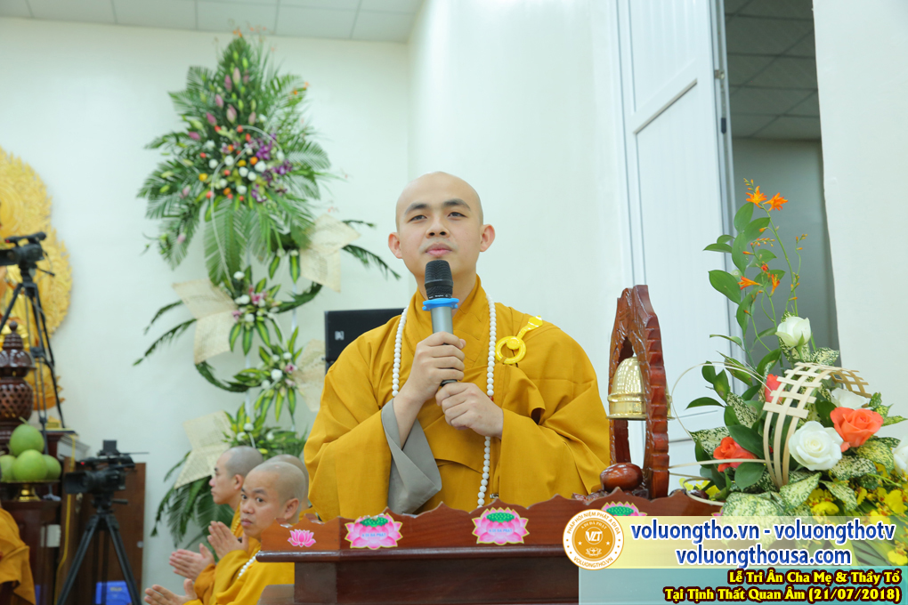 hinh-anh-le-tri-an-ong-ba-cha-me-va-su-truong-ngay-21-7-2018-chua-quan-the-am-duc-trong-lam-dong-28.jpg