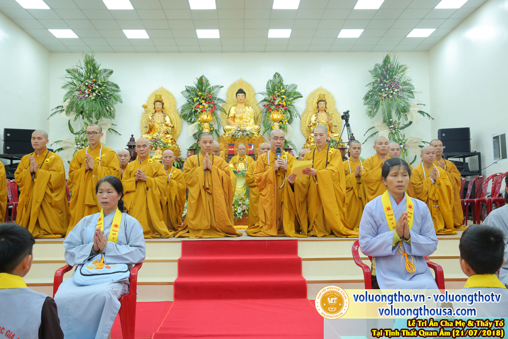 hinh-anh-le-tri-an-ong-ba-cha-me-va-su-truong-ngay-21-7-2018-chua-quan-the-am-duc-trong-lam-dong-31.jpg