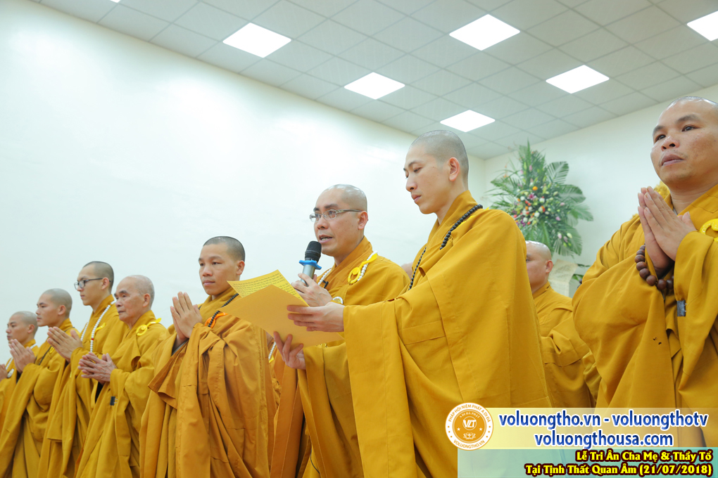 hinh-anh-le-tri-an-ong-ba-cha-me-va-su-truong-ngay-21-7-2018-chua-quan-the-am-duc-trong-lam-dong-33.jpg