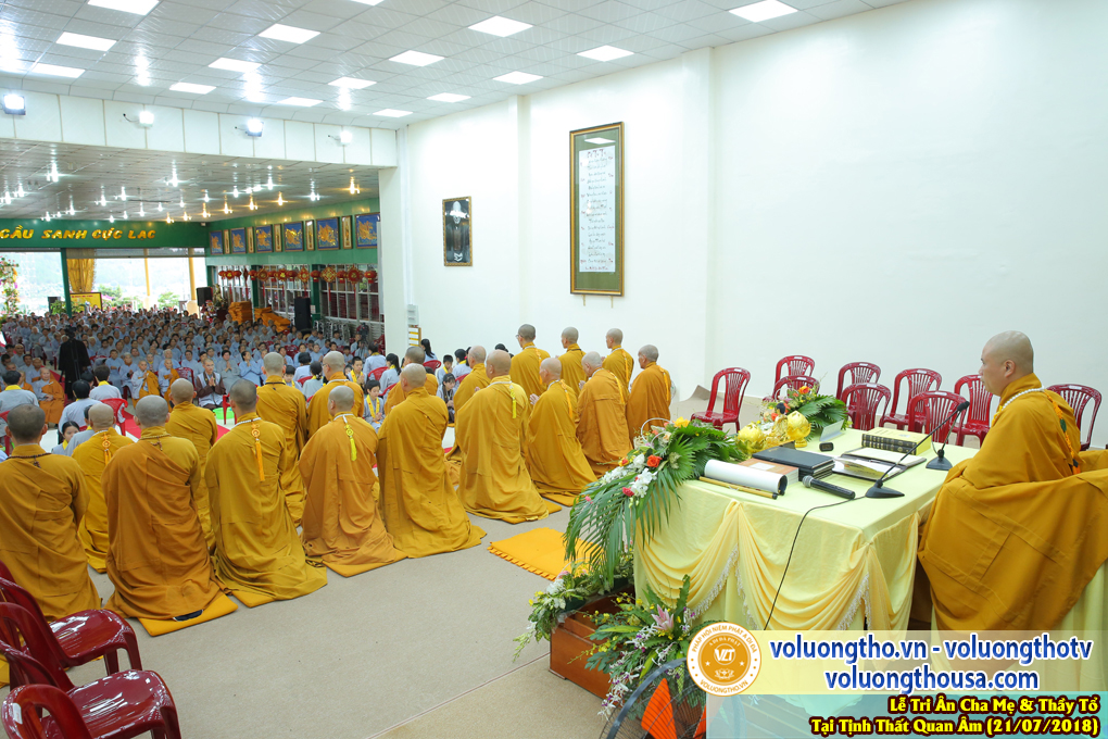 hinh-anh-le-tri-an-ong-ba-cha-me-va-su-truong-ngay-21-7-2018-chua-quan-the-am-duc-trong-lam-dong-35.jpg