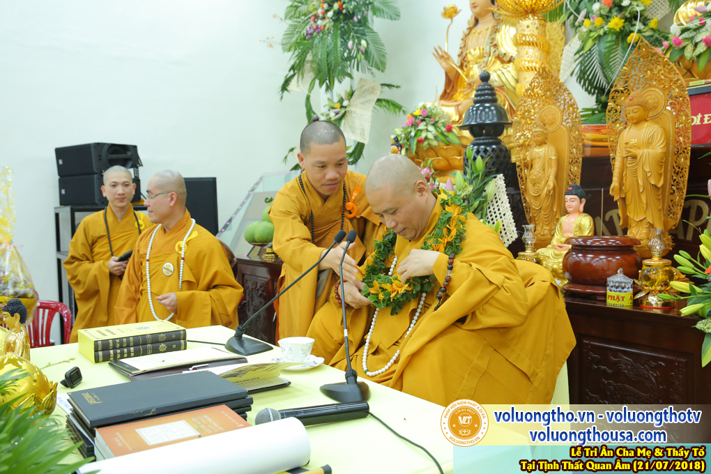 hinh-anh-le-tri-an-ong-ba-cha-me-va-su-truong-ngay-21-7-2018-chua-quan-the-am-duc-trong-lam-dong-42.jpg