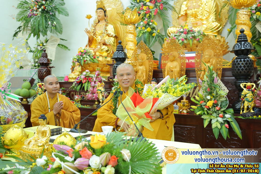 hinh-anh-le-tri-an-ong-ba-cha-me-va-su-truong-ngay-21-7-2018-chua-quan-the-am-duc-trong-lam-dong-44.jpg