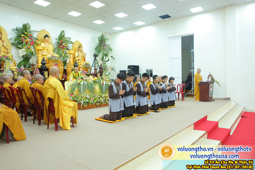 hinh-anh-le-tri-an-ong-ba-cha-me-va-su-truong-ngay-21-7-2018-chua-quan-the-am-duc-trong-lam-dong-49.jpg