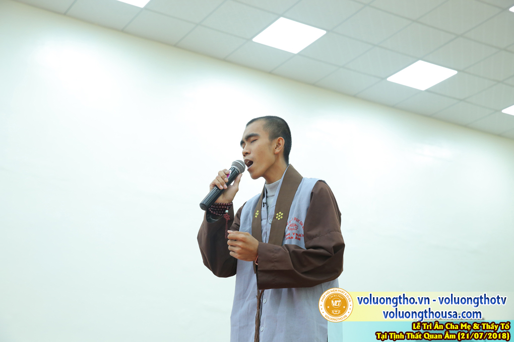 hinh-anh-le-tri-an-ong-ba-cha-me-va-su-truong-ngay-21-7-2018-chua-quan-the-am-duc-trong-lam-dong-56.jpg