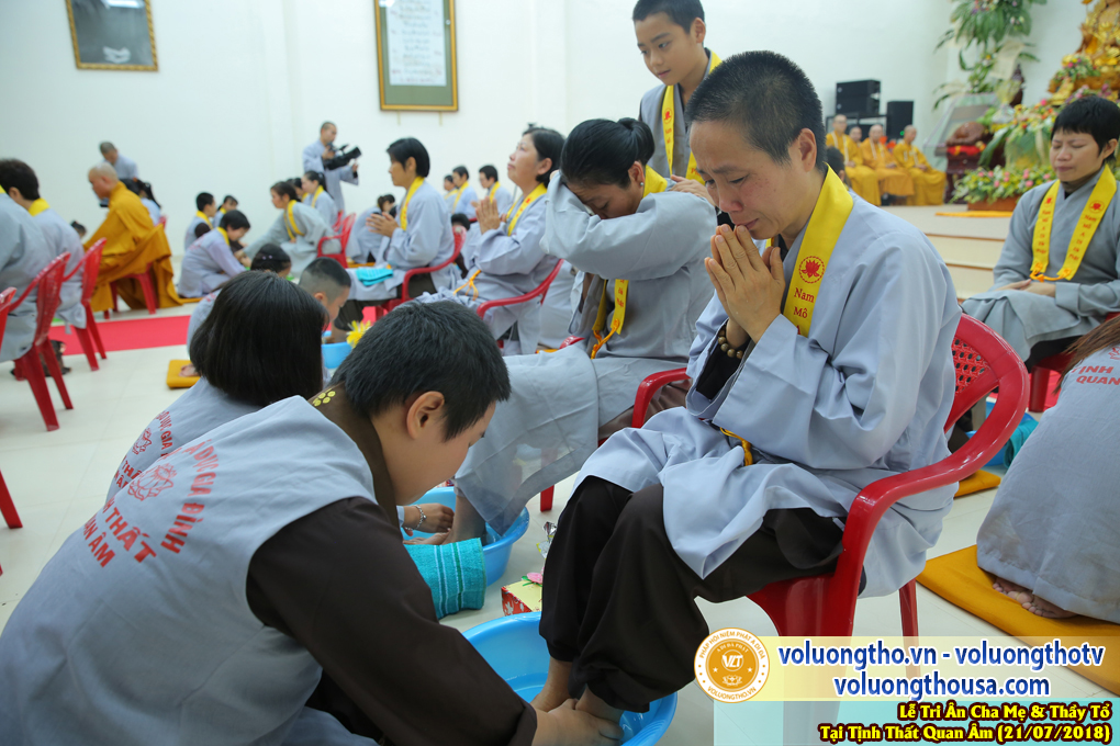 hinh-anh-le-tri-an-ong-ba-cha-me-va-su-truong-ngay-21-7-2018-chua-quan-the-am-duc-trong-lam-dong-61.jpg