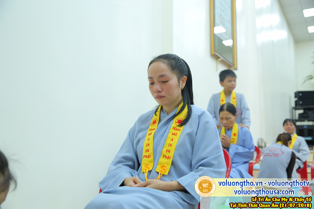 hinh-anh-le-tri-an-ong-ba-cha-me-va-su-truong-ngay-21-7-2018-chua-quan-the-am-duc-trong-lam-dong-67.jpg