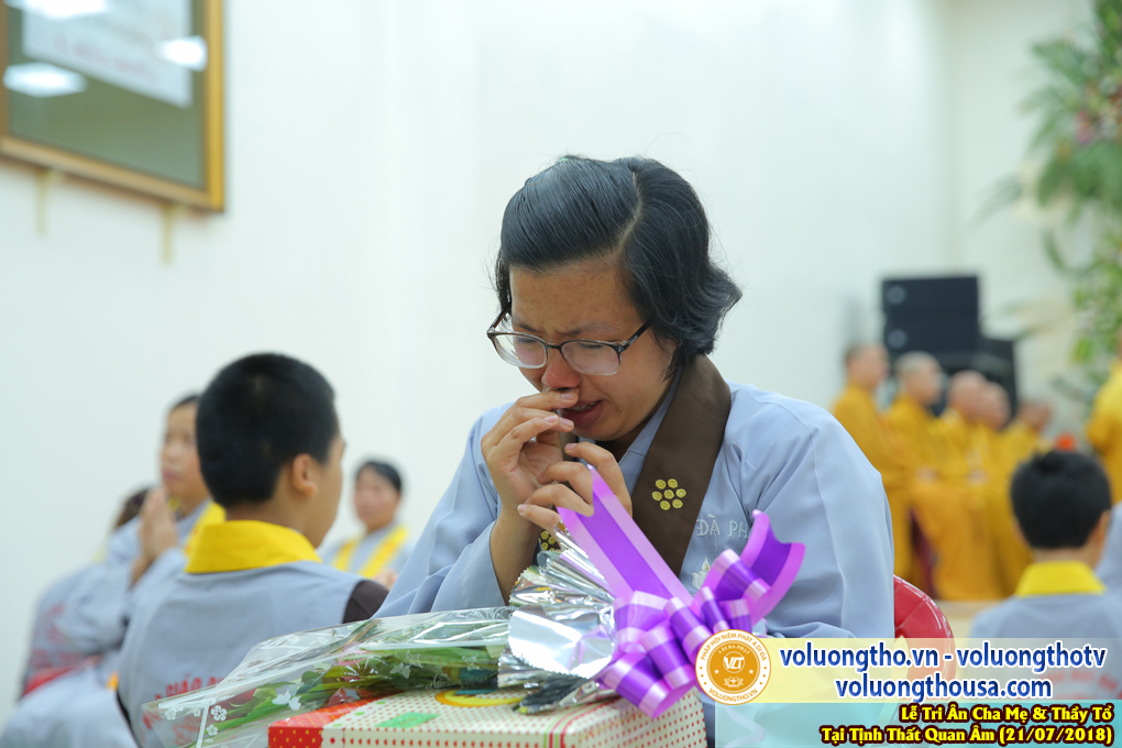hinh-anh-le-tri-an-ong-ba-cha-me-va-su-truong-ngay-21-7-2018-chua-quan-the-am-duc-trong-lam-dong-76.jpg