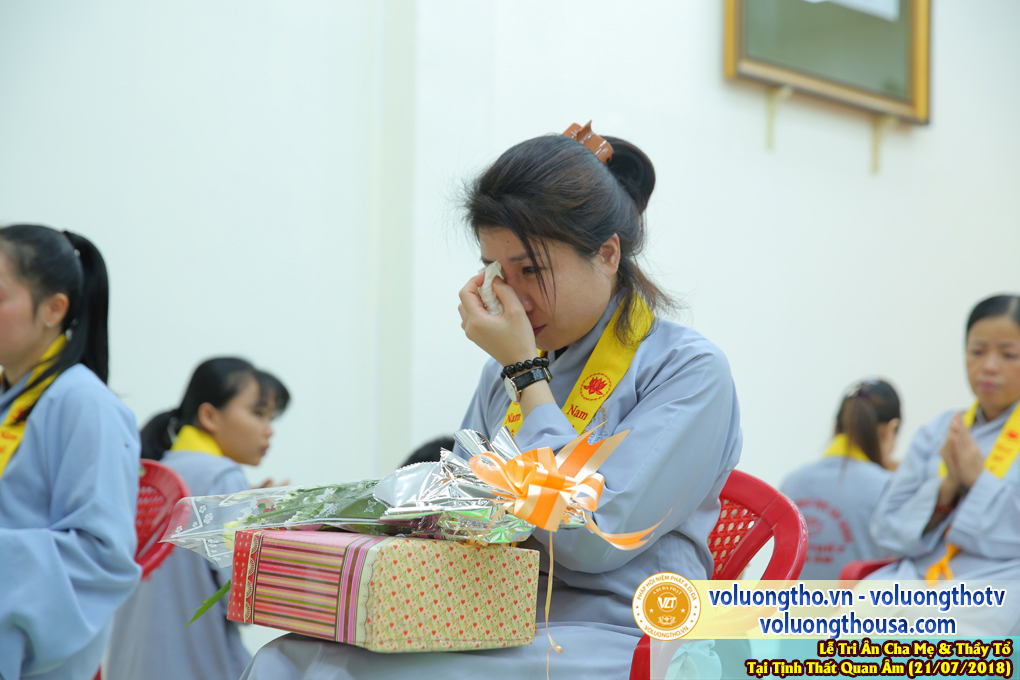 hinh-anh-le-tri-an-ong-ba-cha-me-va-su-truong-ngay-21-7-2018-chua-quan-the-am-duc-trong-lam-dong-77.jpg