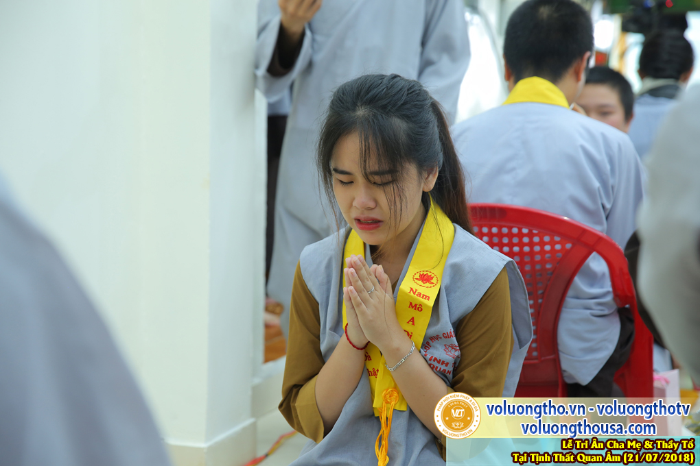 hinh-anh-le-tri-an-ong-ba-cha-me-va-su-truong-ngay-21-7-2018-chua-quan-the-am-duc-trong-lam-dong-78.jpg