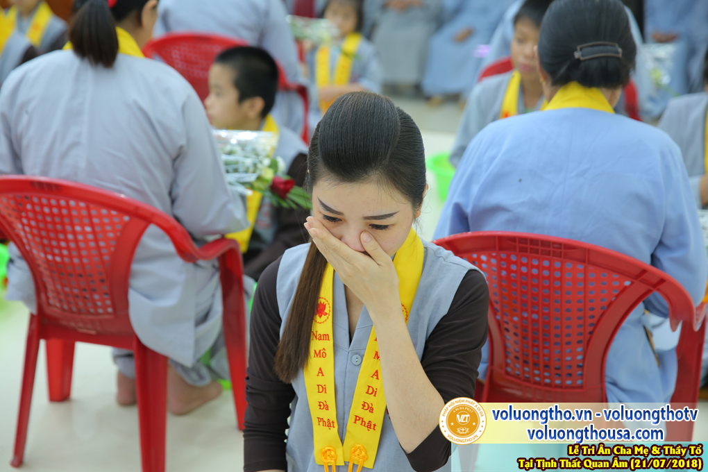 hinh-anh-le-tri-an-ong-ba-cha-me-va-su-truong-ngay-21-7-2018-chua-quan-the-am-duc-trong-lam-dong-80.jpg