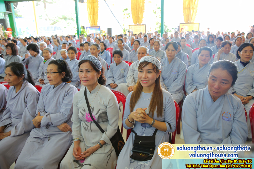 hinh-anh-le-tri-an-ong-ba-cha-me-va-su-truong-ngay-21-7-2018-chua-quan-the-am-duc-trong-lam-dong-87.jpg