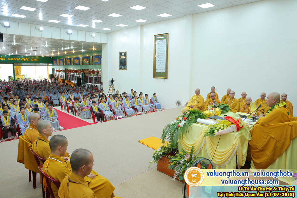hinh-anh-le-tri-an-ong-ba-cha-me-va-su-truong-ngay-21-7-2018-chua-quan-the-am-duc-trong-lam-dong-93.jpg