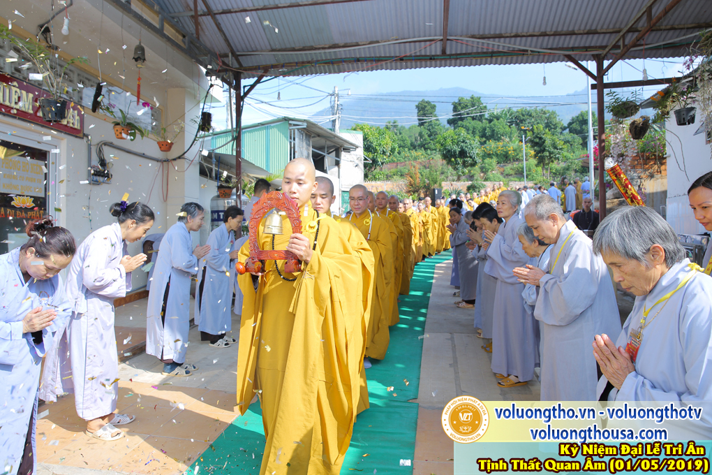 hinh-anh-le-tri-an-su-truong-tai-chua-quan-the-am-ngay-01-05-2019-chua-quan-the-am-duc-trong-lam-dong-2.jpg