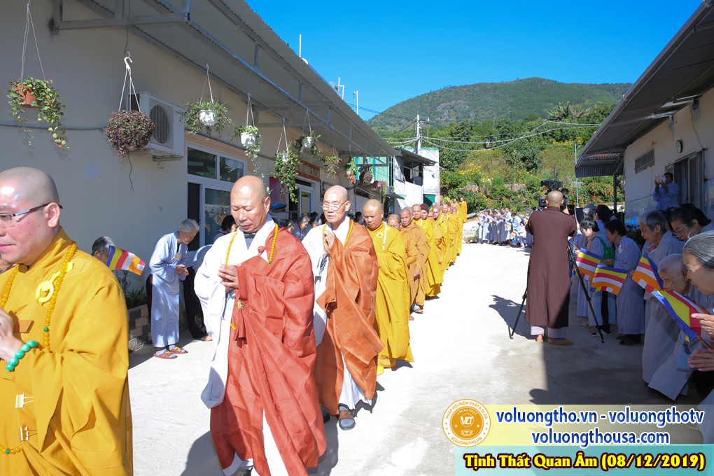 hinh-anh-le-via-duc-phat-a-di-da-tai-chua-quan-the-am-ngay-13-11-ky-hoi-chua-quan-the-am-duc-trong-lam-dong-10.jpg