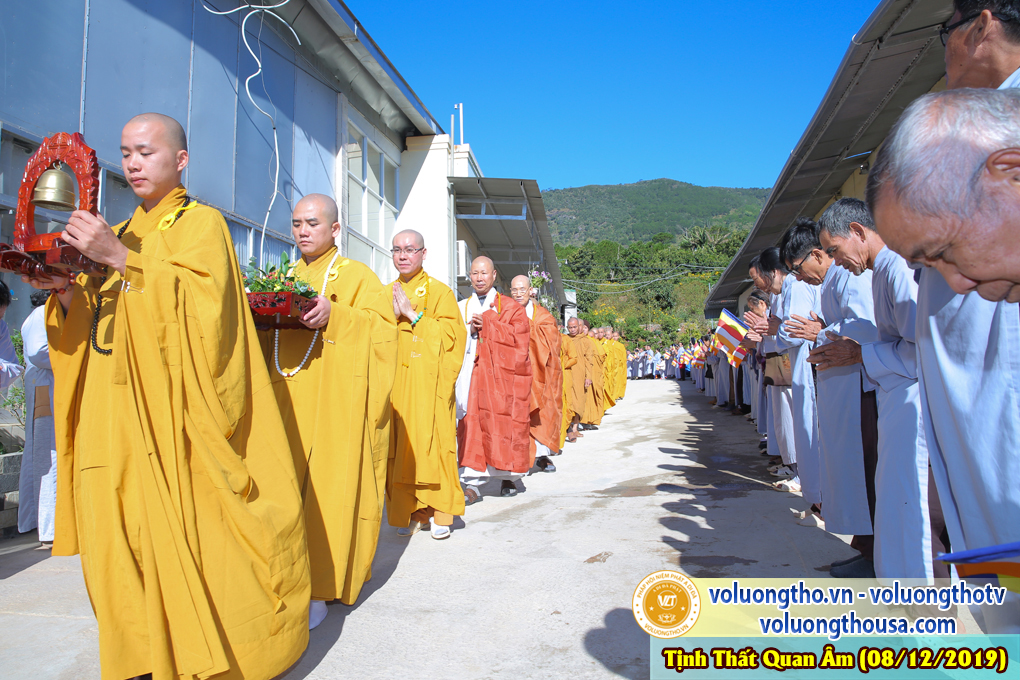 hinh-anh-le-via-duc-phat-a-di-da-tai-chua-quan-the-am-ngay-13-11-ky-hoi-chua-quan-the-am-duc-trong-lam-dong-11.jpg