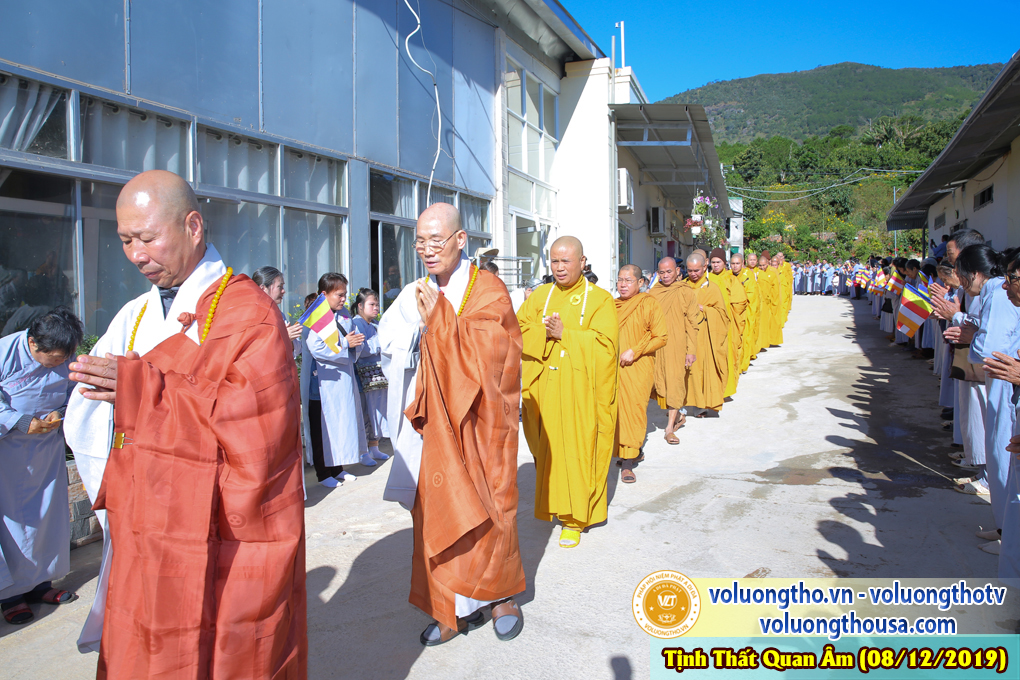 hinh-anh-le-via-duc-phat-a-di-da-tai-chua-quan-the-am-ngay-13-11-ky-hoi-chua-quan-the-am-duc-trong-lam-dong-13.jpg