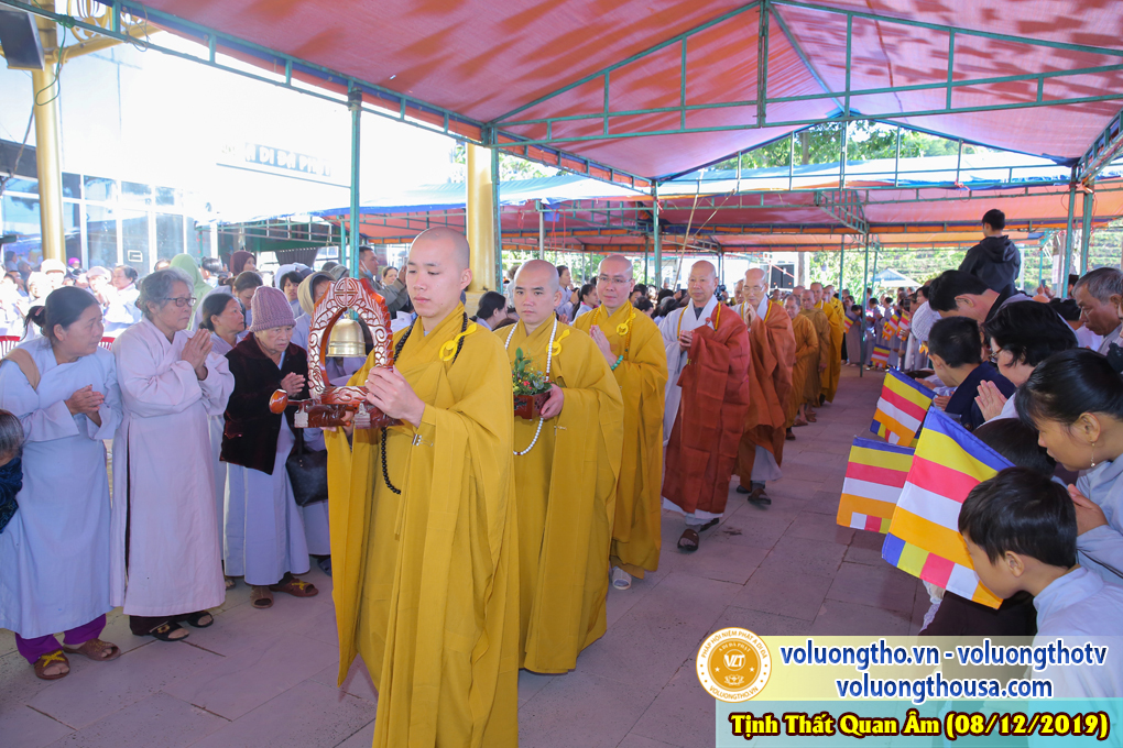 hinh-anh-le-via-duc-phat-a-di-da-tai-chua-quan-the-am-ngay-13-11-ky-hoi-chua-quan-the-am-duc-trong-lam-dong-14.jpg