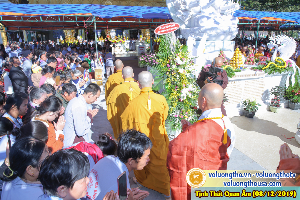 hinh-anh-le-via-duc-phat-a-di-da-tai-chua-quan-the-am-ngay-13-11-ky-hoi-chua-quan-the-am-duc-trong-lam-dong-15.jpg