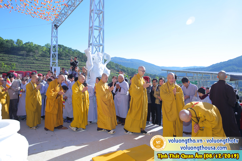hinh-anh-le-via-duc-phat-a-di-da-tai-chua-quan-the-am-ngay-13-11-ky-hoi-chua-quan-the-am-duc-trong-lam-dong-16.jpg