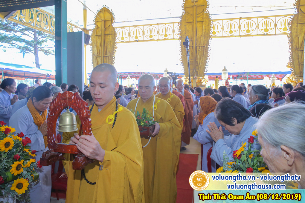 hinh-anh-le-via-duc-phat-a-di-da-tai-chua-quan-the-am-ngay-13-11-ky-hoi-chua-quan-the-am-duc-trong-lam-dong-17.jpg