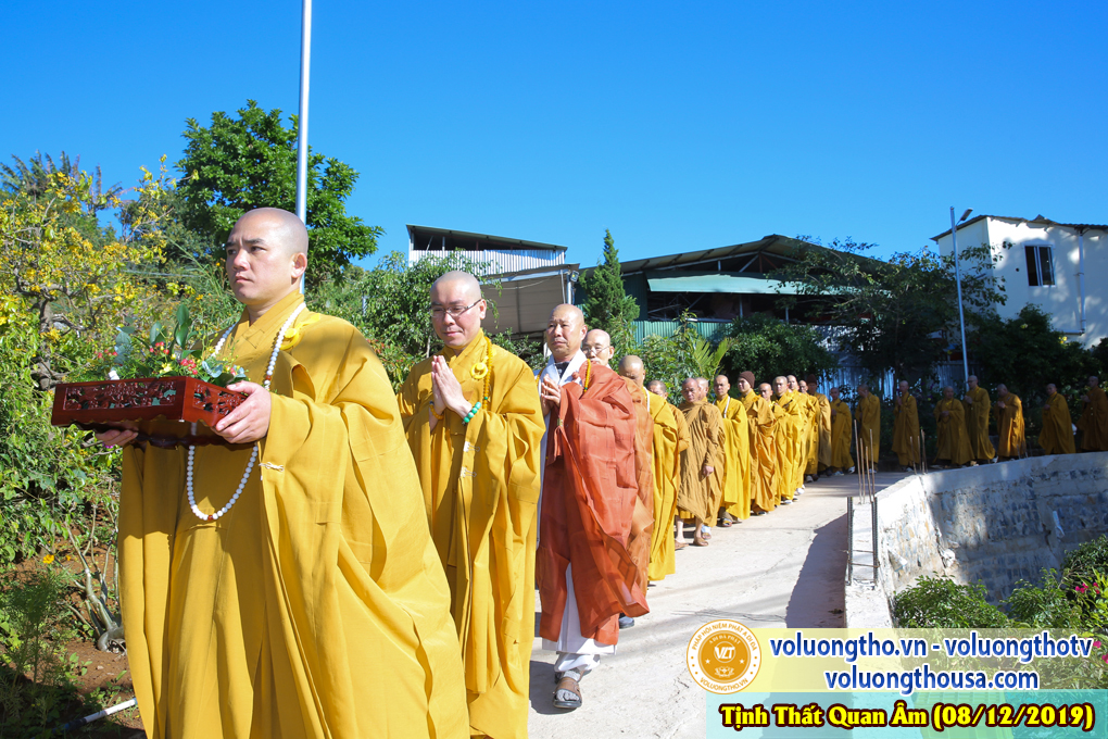 hinh-anh-le-via-duc-phat-a-di-da-tai-chua-quan-the-am-ngay-13-11-ky-hoi-chua-quan-the-am-duc-trong-lam-dong-4.jpg