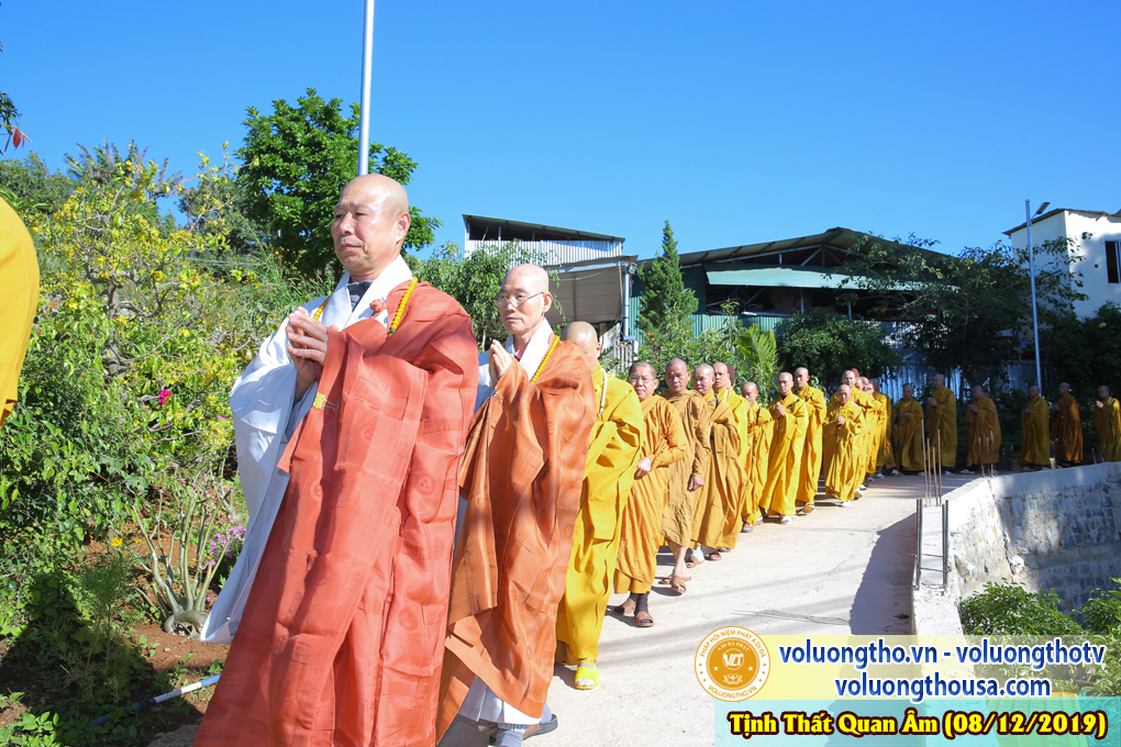 hinh-anh-le-via-duc-phat-a-di-da-tai-chua-quan-the-am-ngay-13-11-ky-hoi-chua-quan-the-am-duc-trong-lam-dong-5.jpg