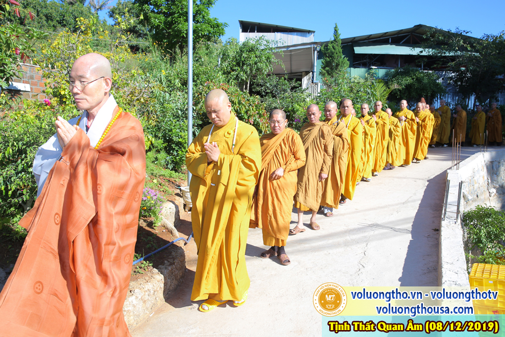 hinh-anh-le-via-duc-phat-a-di-da-tai-chua-quan-the-am-ngay-13-11-ky-hoi-chua-quan-the-am-duc-trong-lam-dong-6.jpg