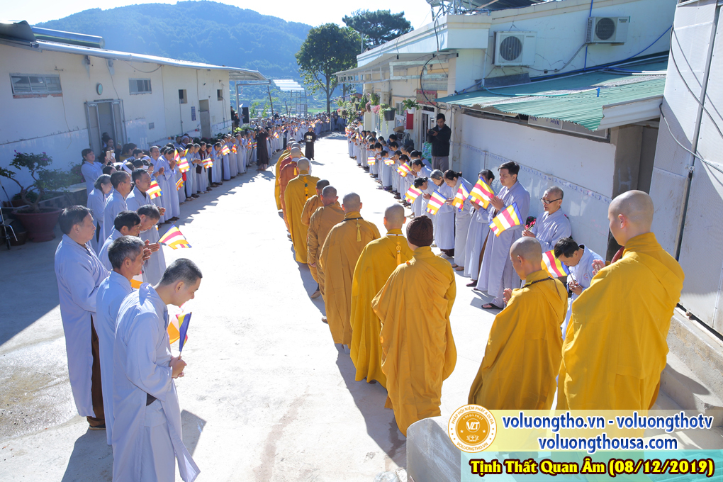 hinh-anh-le-via-duc-phat-a-di-da-tai-chua-quan-the-am-ngay-13-11-ky-hoi-chua-quan-the-am-duc-trong-lam-dong-7.jpg