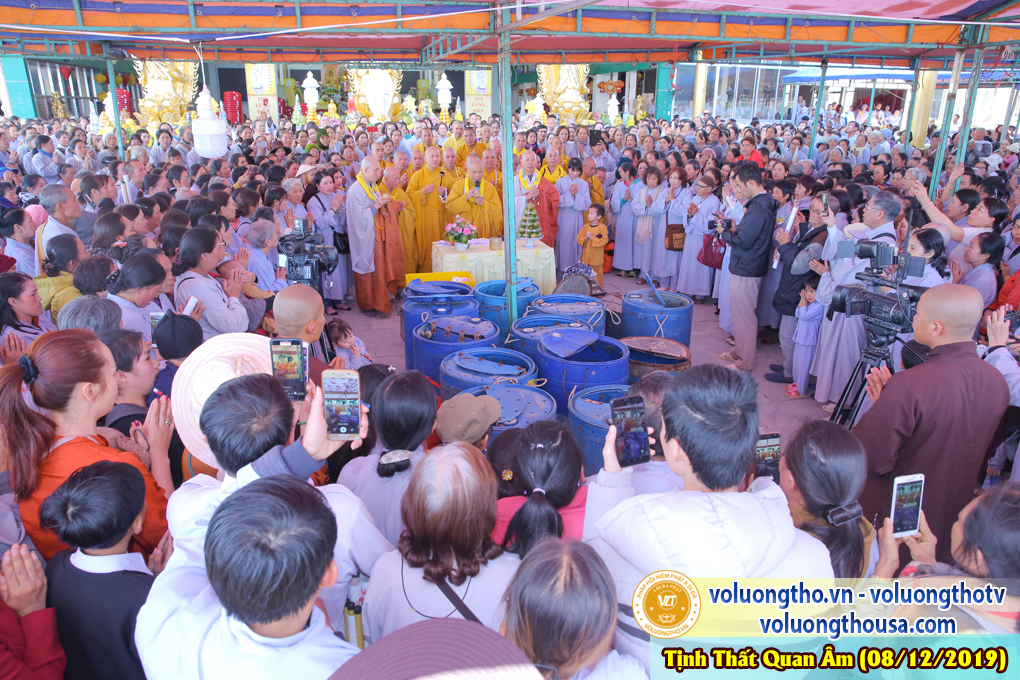 hinh-anh-le-via-duc-phat-a-di-da-tai-chua-quan-the-am-ngay-13-11-ky-hoi-chua-quan-the-am-duc-trong-lam-dong-76.jpg