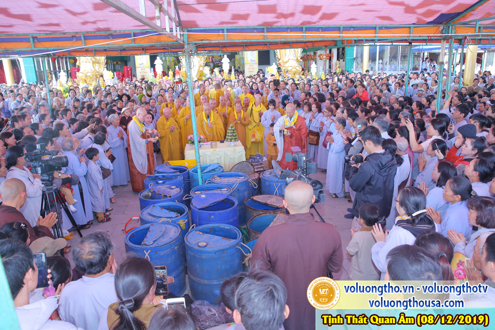 hinh-anh-le-via-duc-phat-a-di-da-tai-chua-quan-the-am-ngay-13-11-ky-hoi-chua-quan-the-am-duc-trong-lam-dong-77.jpg