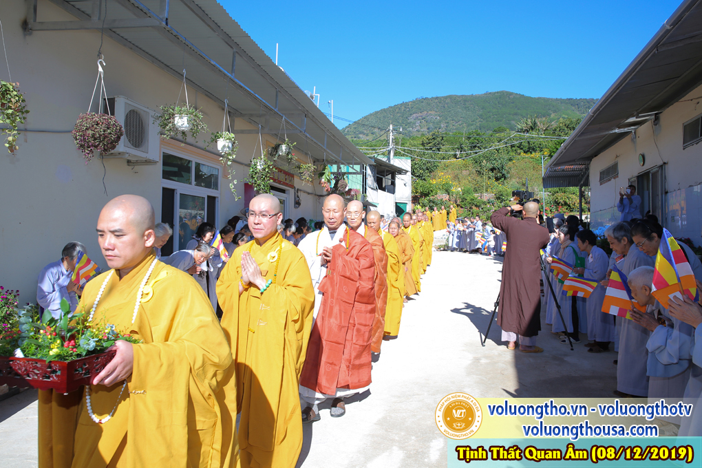 hinh-anh-le-via-duc-phat-a-di-da-tai-chua-quan-the-am-ngay-13-11-ky-hoi-chua-quan-the-am-duc-trong-lam-dong-9.jpg