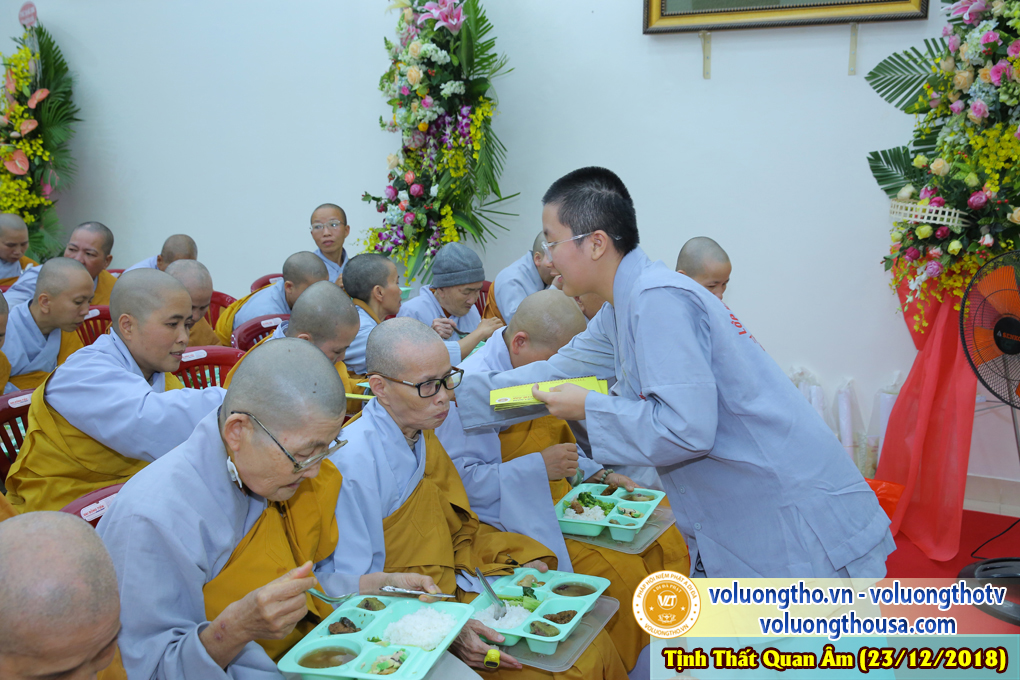 hinh-anh-le-via-duc-phat-a-di-da-tai-chua-quan-the-am-ngay-17-11-mau-tuat-chua-quan-the-am-duc-trong-lam-dong-21.jpg