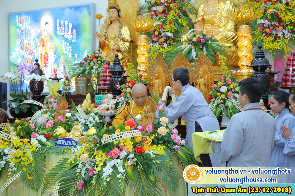 hinh-anh-le-via-duc-phat-a-di-da-tai-chua-quan-the-am-ngay-17-11-mau-tuat-chua-quan-the-am-duc-trong-lam-dong-3.jpg