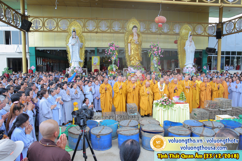hinh-anh-le-via-duc-phat-a-di-da-tai-chua-quan-the-am-ngay-17-11-mau-tuat-chua-quan-the-am-duc-trong-lam-dong-30.jpg