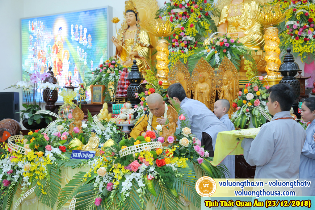 hinh-anh-le-via-duc-phat-a-di-da-tai-chua-quan-the-am-ngay-17-11-mau-tuat-chua-quan-the-am-duc-trong-lam-dong-4.jpg
