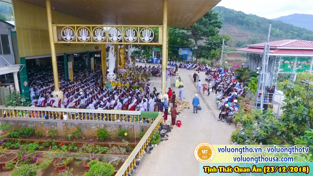 hinh-anh-le-via-duc-phat-a-di-da-tai-chua-quan-the-am-ngay-17-11-mau-tuat-chua-quan-the-am-duc-trong-lam-dong-41.jpg