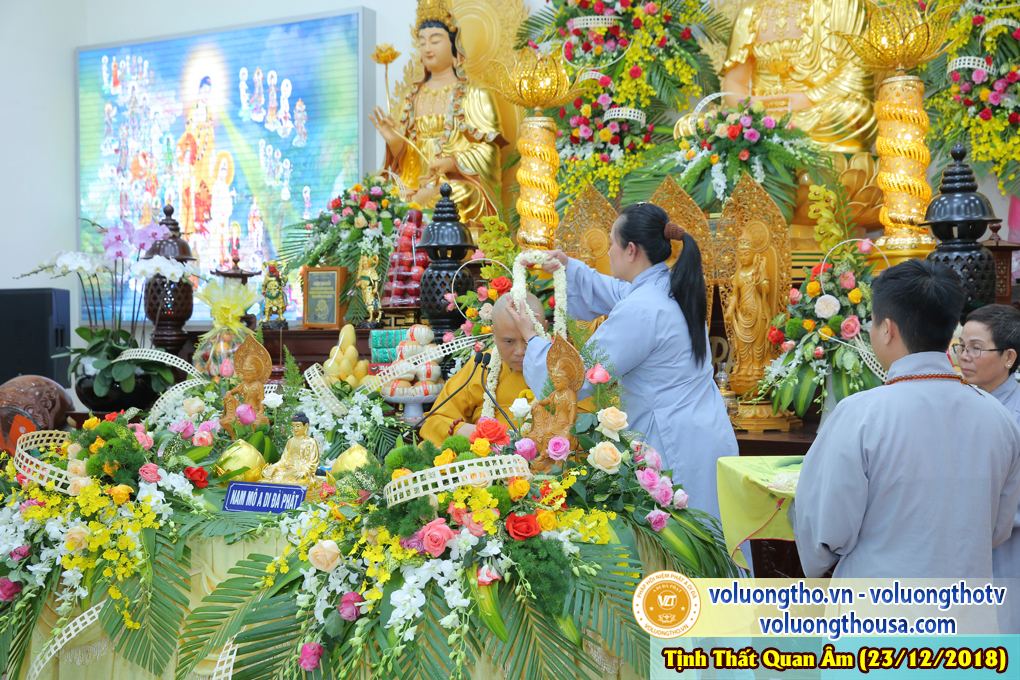 hinh-anh-le-via-duc-phat-a-di-da-tai-chua-quan-the-am-ngay-17-11-mau-tuat-chua-quan-the-am-duc-trong-lam-dong-5.jpg