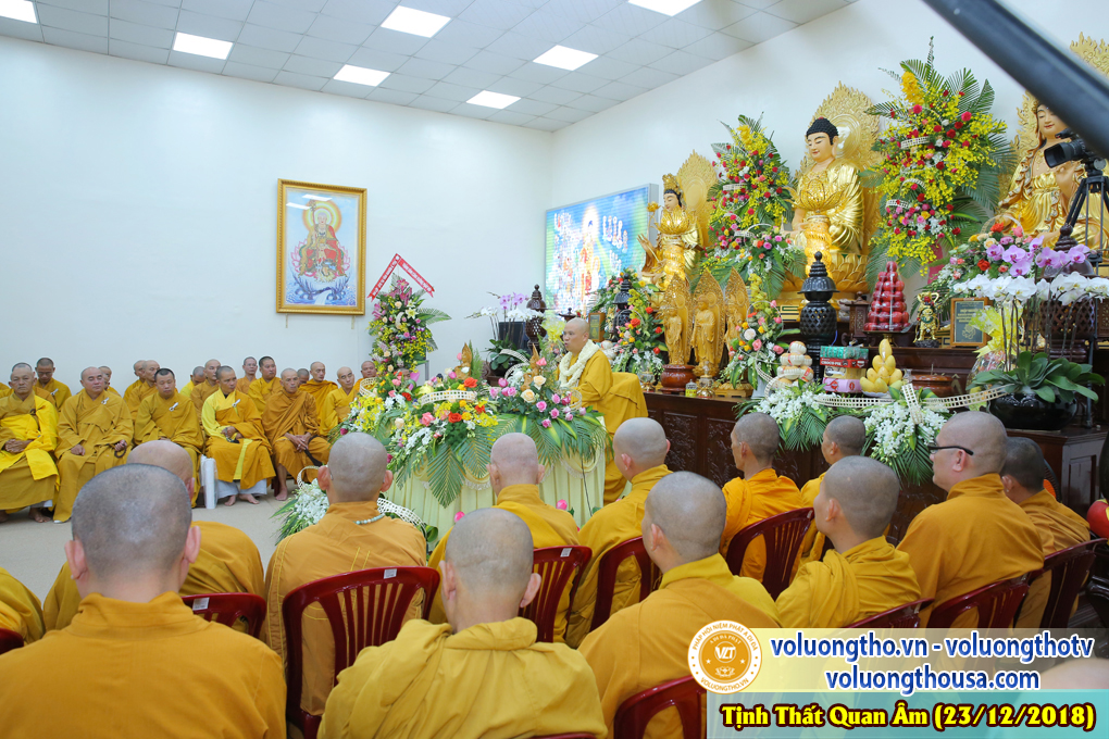 hinh-anh-le-via-duc-phat-a-di-da-tai-chua-quan-the-am-ngay-17-11-mau-tuat-chua-quan-the-am-duc-trong-lam-dong-7.jpg