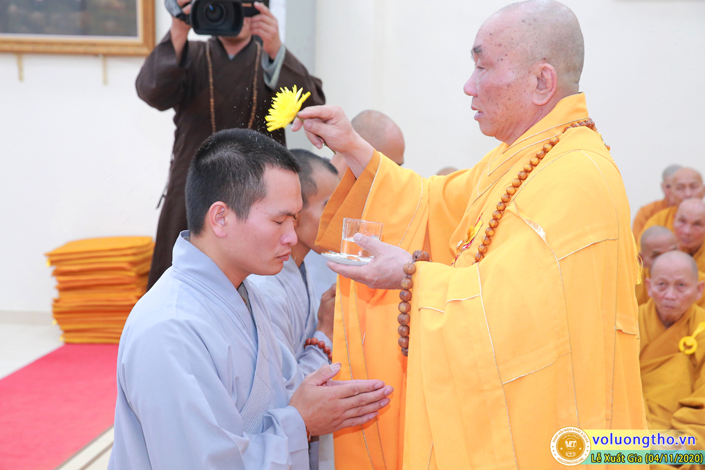 hinh-anh-le-xuat-gia-ngay-04-11-2020-19-09-canh-ty-chua-quan-the-am-duc-trong-lam-dong-50.jpg