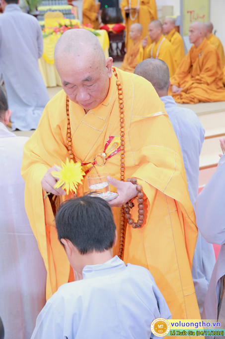 hinh-anh-le-xuat-gia-ngay-04-11-2020-19-09-canh-ty-chua-quan-the-am-duc-trong-lam-dong-52.jpg