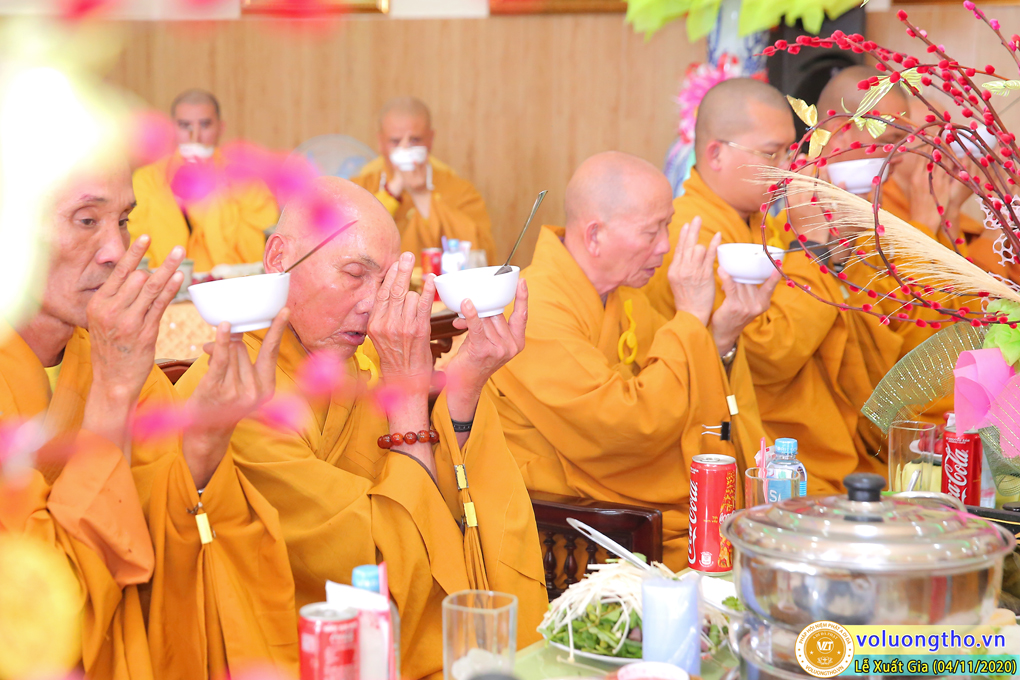 hinh-anh-le-xuat-gia-ngay-04-11-2020-19-09-canh-ty-chua-quan-the-am-duc-trong-lam-dong-71.jpg