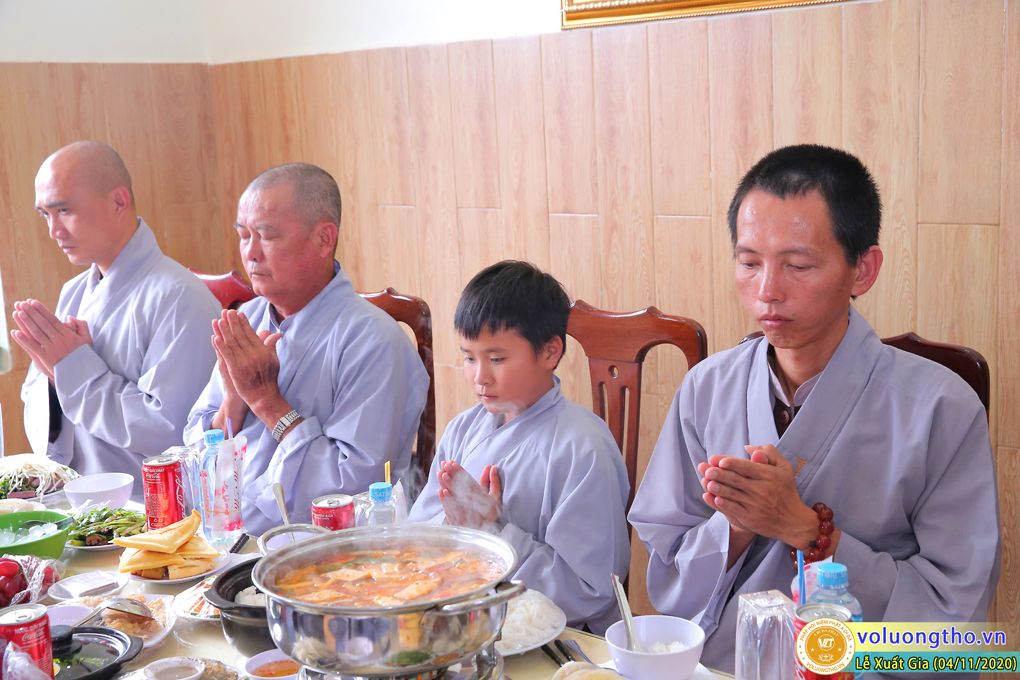 hinh-anh-le-xuat-gia-ngay-04-11-2020-19-09-canh-ty-chua-quan-the-am-duc-trong-lam-dong-74.jpg