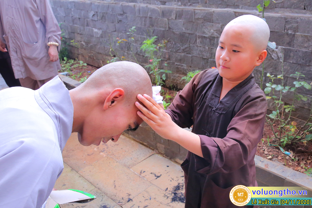 hinh-anh-le-xuat-gia-ngay-04-11-2020-19-09-canh-ty-chua-quan-the-am-duc-trong-lam-dong-81.jpg