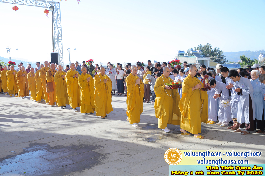 hinh-anh-mung-1-tet-canh-ty-2020-chua-quan-the-am-duc-trong-lam-dong-11.jpg