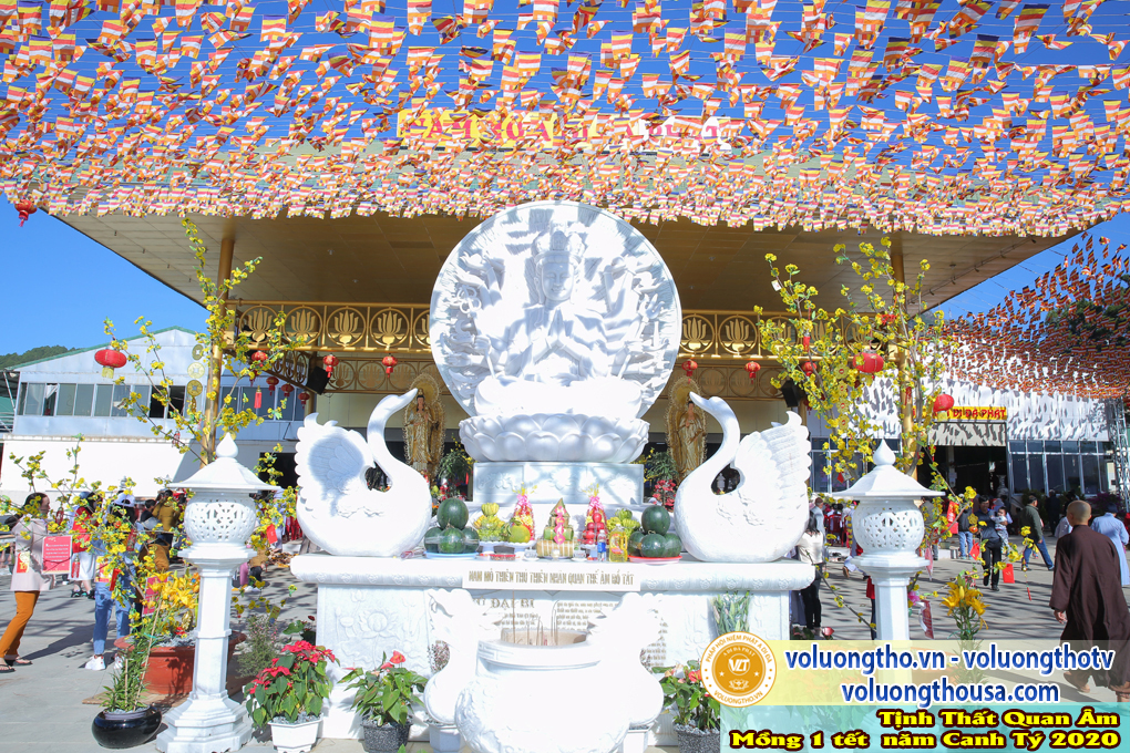 hinh-anh-mung-1-tet-canh-ty-2020-chua-quan-the-am-duc-trong-lam-dong-12.jpg