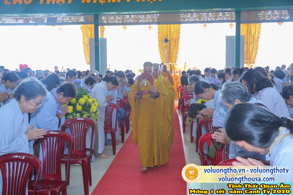 hinh-anh-mung-1-tet-canh-ty-2020-chua-quan-the-am-duc-trong-lam-dong-13.jpg